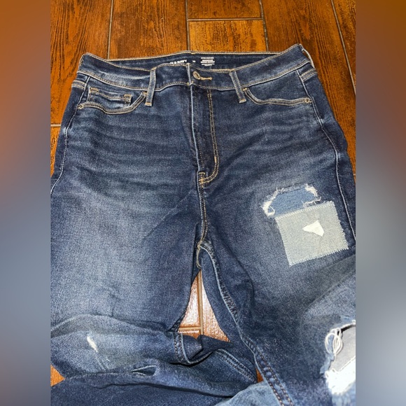 Old Navy 360 Stretch Extra High Rise Rockstar Super Skinny Patchwork Ripped Jean - Picture 3 of 8